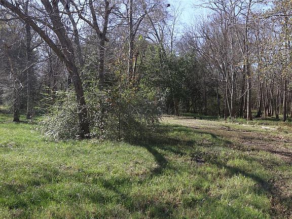 4th image of 2022 Cedar Ln