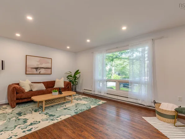 24 4th St, Bedford, NS B4A 1P1