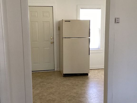 5th image of 522 S Avenue E