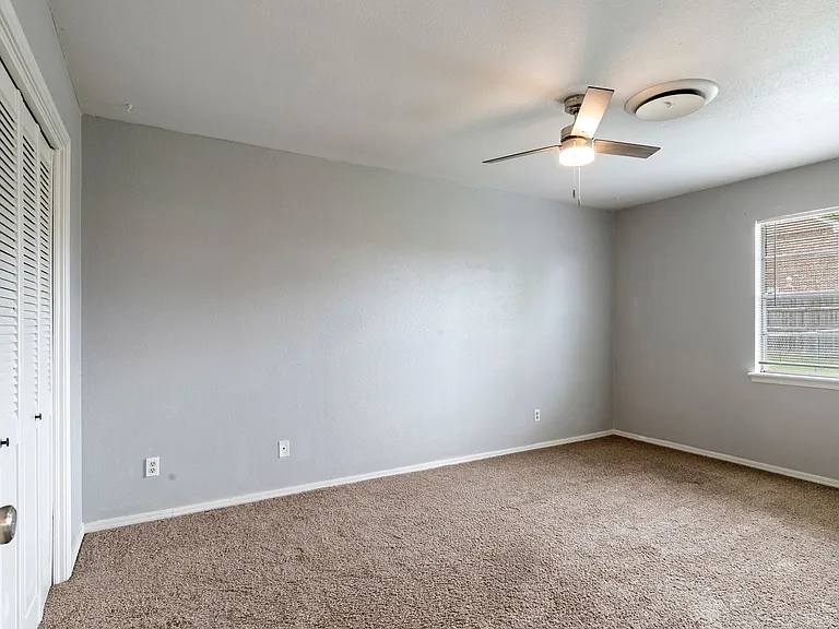 3220 E 47th St S — Photo 23