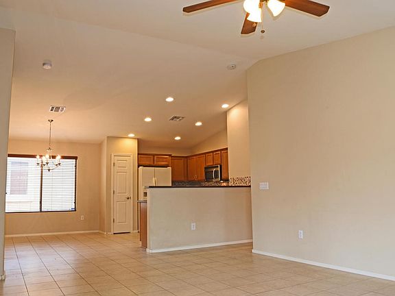 3rd image of 107 S Beyerville Pl