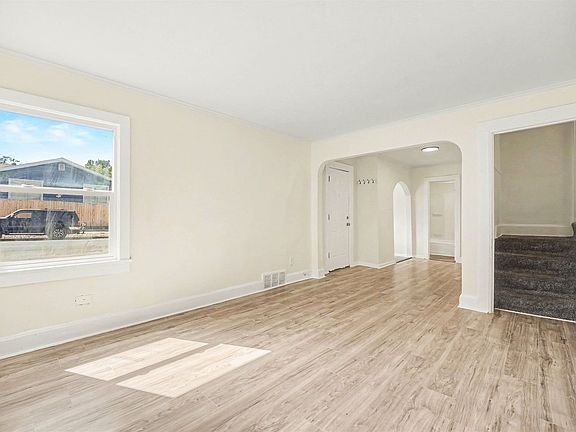 3rd image of 701 N Meade St