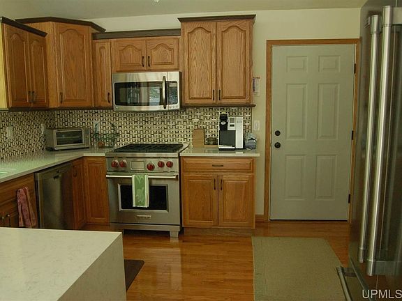 4th image of 8 Scenic Hills Dr