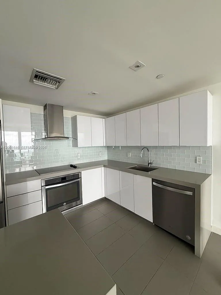Canvas Condo — Photo 4