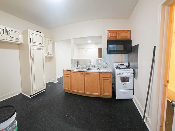 5th image of 2221 38th St APT A