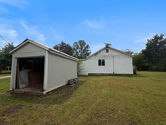 2nd image of 246 Cole Rd
