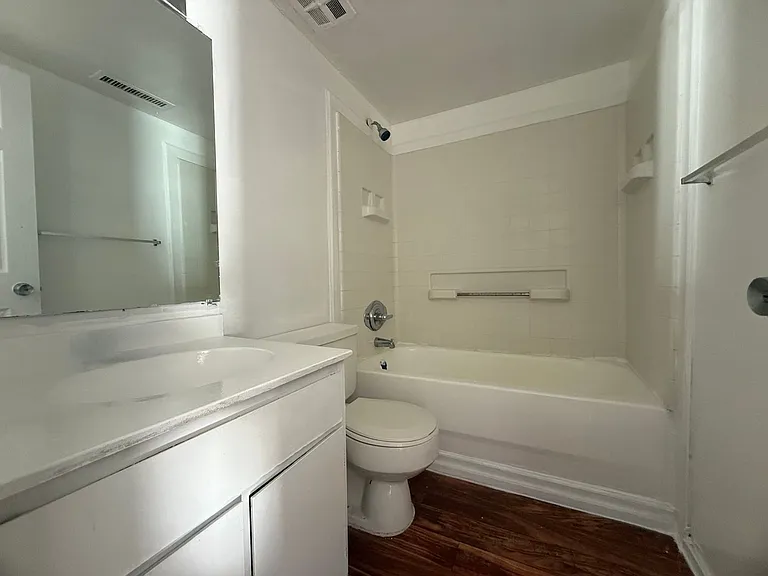 Bellwood Haven Apartment Community — Photo 35
