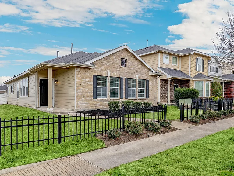6302 Provident Green Dr — Photo 1