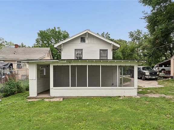 2nd image of 2034 Oakley Ave