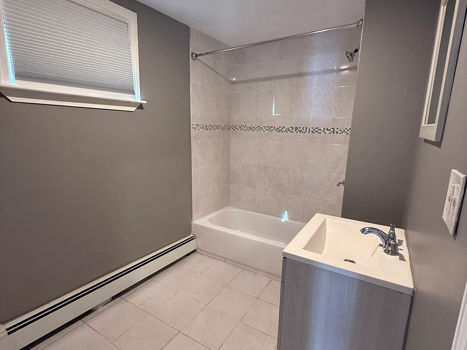 2 bed, 850 sqft, $2,150 — Photo 2