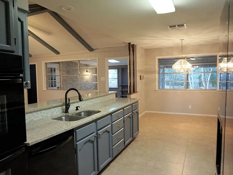 313 Sagecrest Dr — Photo 9