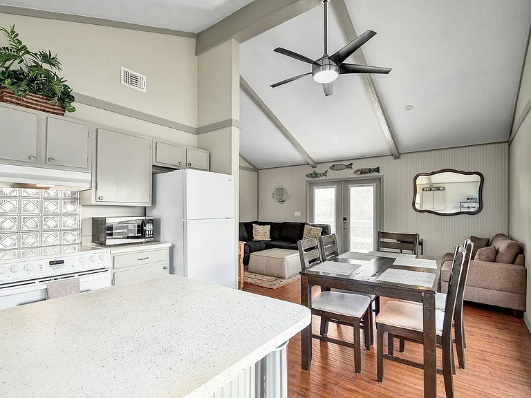 2591 Lakeshore Dr — Photo 10