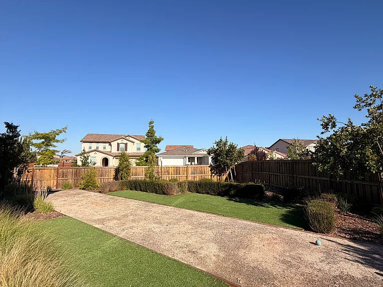 434 Locomotive St — Photo 12