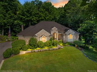 8661 Deerwood Rd, Clarkston, MI 48348