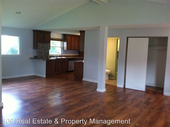 4th image of 4913 N Woodview Ave