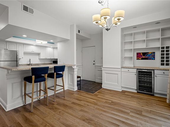 4th image of 5922 Howe St APT 204