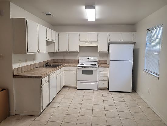 5th image of 819 N Wright Ave