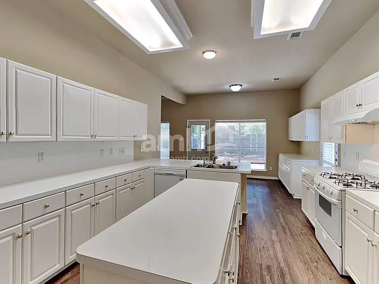 13143 Mills River St — Photo 3