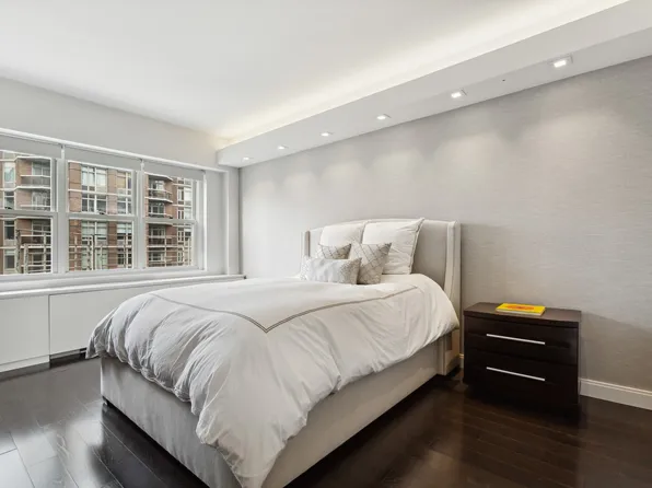 205 East 63rd Street image 10 of 17