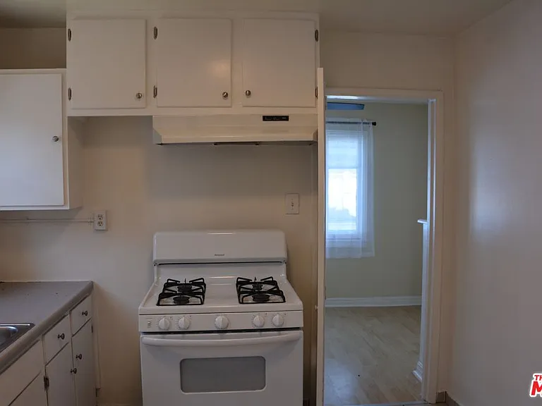 6693 De Longpre Ave — Photo 10