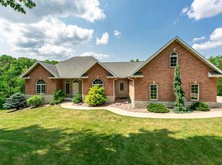 12099 Araglin Ct, Dubuque, IA 52001