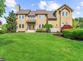 10 Winding Way, Mount Laurel, NJ 08054