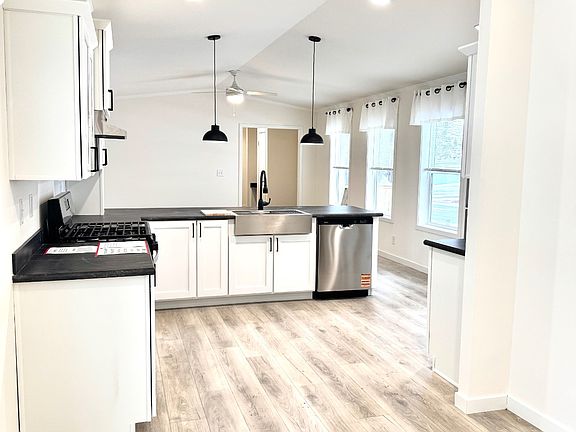 4th image of 450 Sweetpea Ln