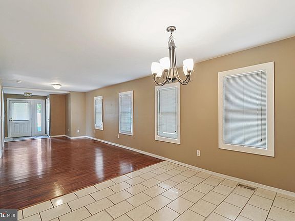 4th image of 111 Grant St