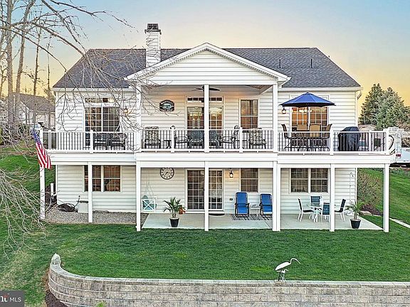 3rd image of 266 Lake Meade Dr