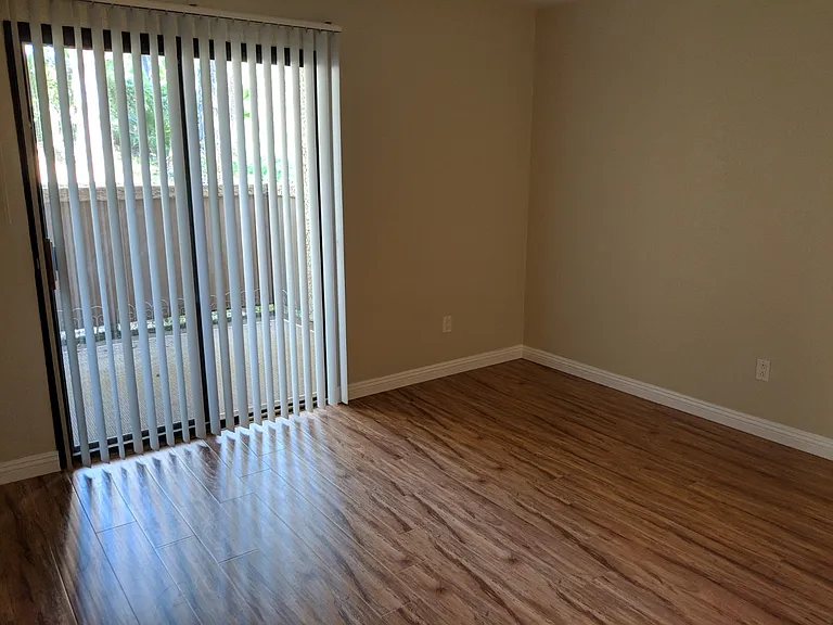 12063 Alta Carmel Ct — Photo 6
