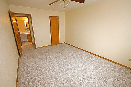 3rd image of 418 Maryland Ave W APT 103