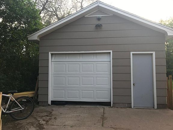 4th image of 1715 Longyear Ave