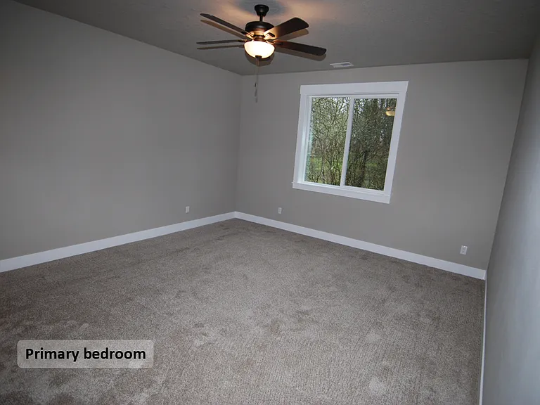 255 NW Douglas St — Photo 20