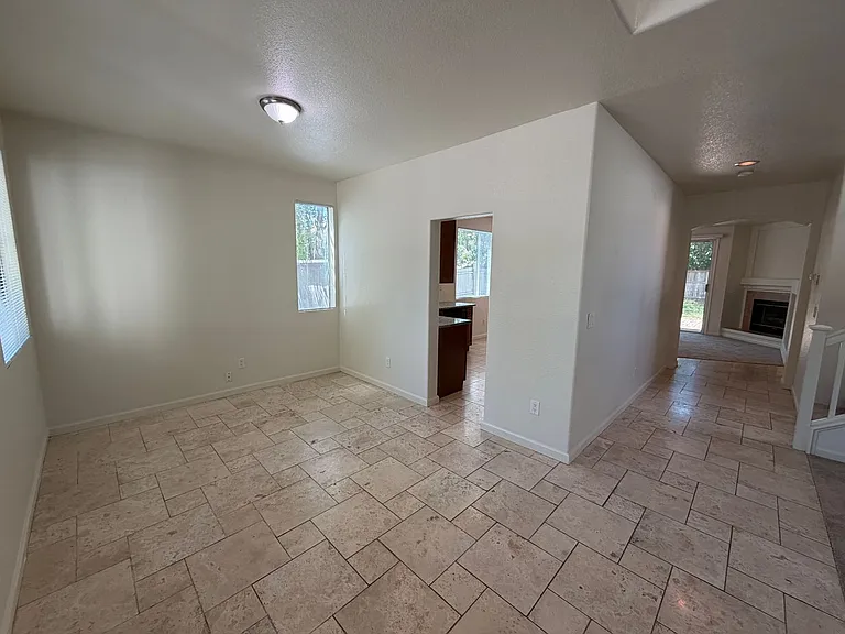 2821 Babson Dr — Photo 3