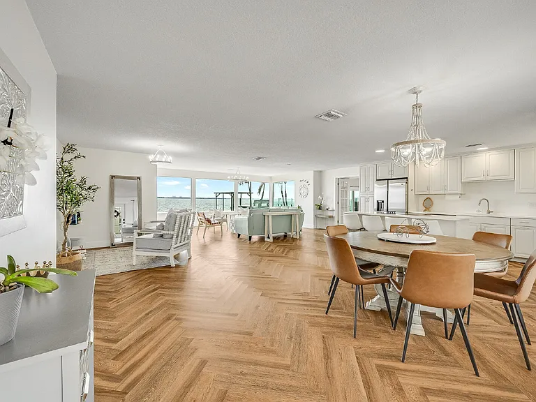 1110 S Banana River Dr — Photo 31