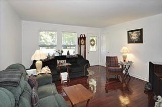 3rd image of 441 W Franklin St
