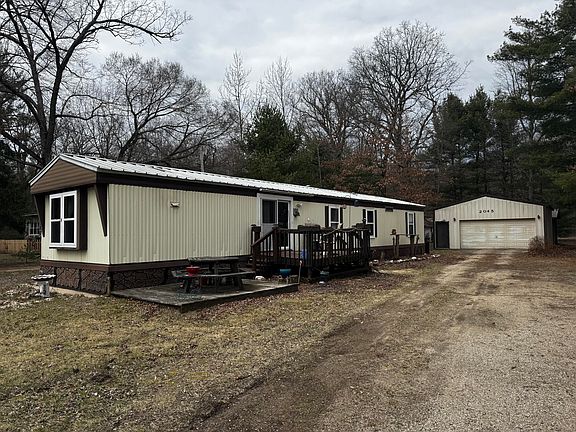 2nd image of 2045 W Park Ln
