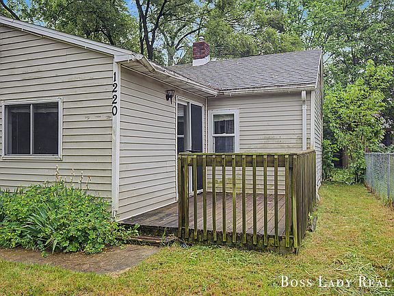 2nd image of 1220 Beechwood St NE