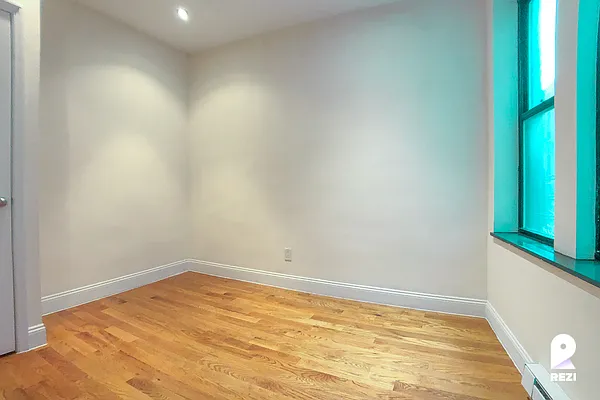 Rented by REZI | media 26