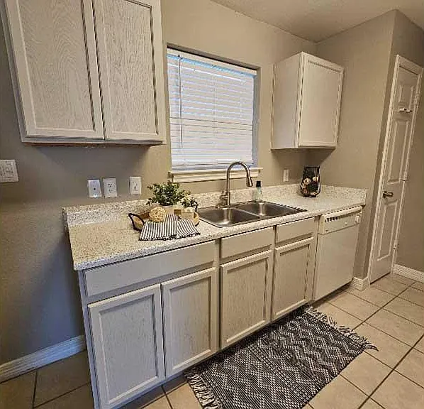 Royal Manor Townhomes — Photo 4