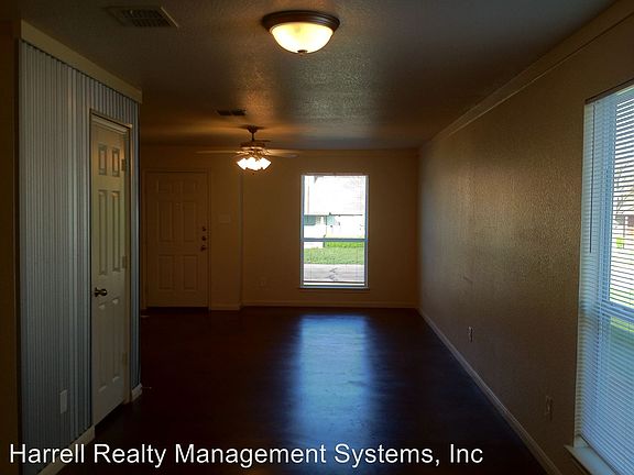 3rd image of 1301 Chapelwood Dr