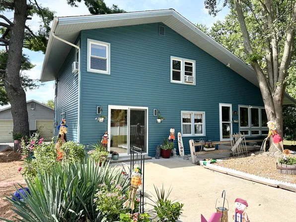 320 E Lincoln Ave, Watseka, IL 60970