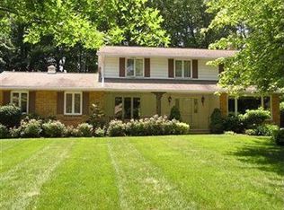 6482 Foxboro Dr, Mayfield Village, OH 44143