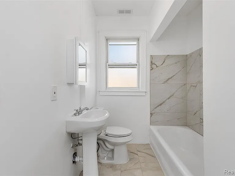 3217 Elmhurst St — Photo 16