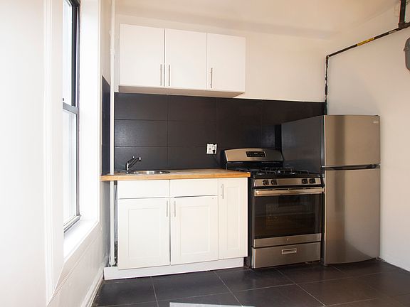3rd image of 164 Elizabeth St #9