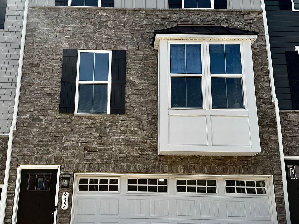 1st image of 909 Portrush Ln