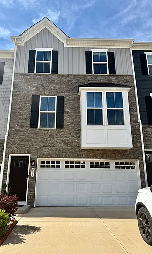 909 Portrush Ln Photo 1