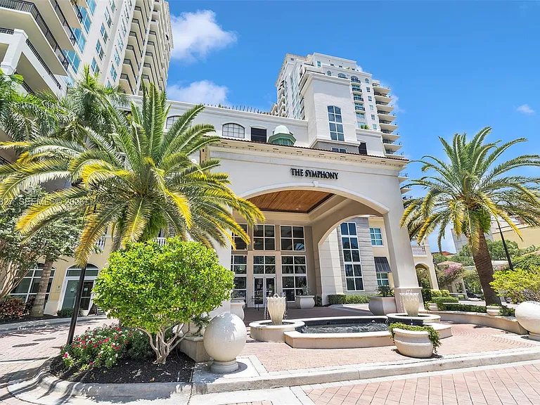 610 W Las Olas Blvd #1121N — Photo 2