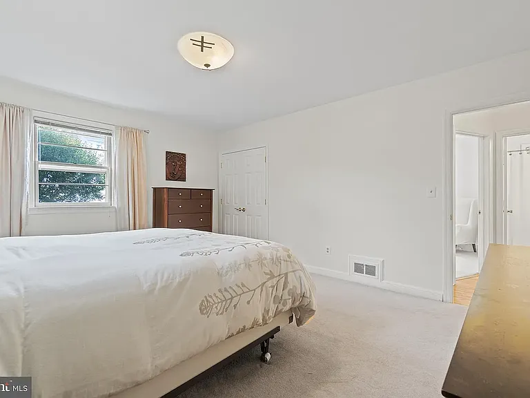 9407 Singleton Dr — Photo 10