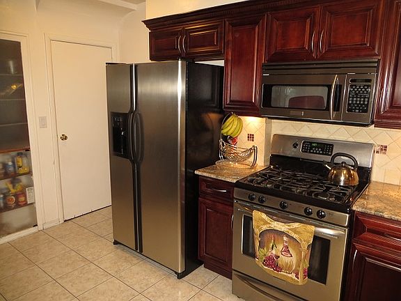 2nd image of 166-12 Union Tpke #A